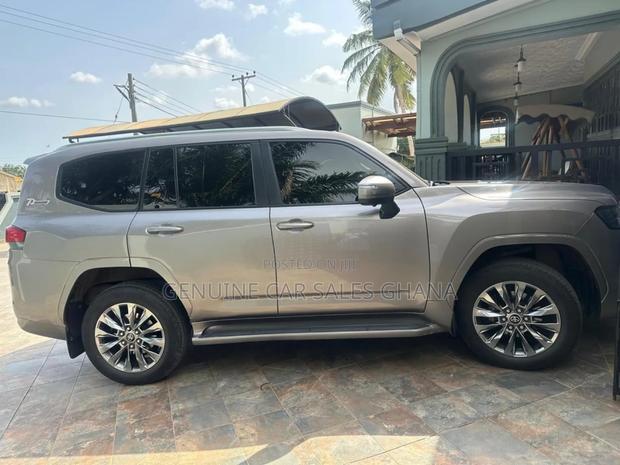 Toyota Land Cruiser 2022 Silver