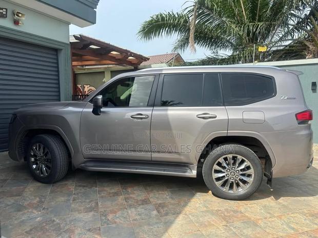 Toyota Land Cruiser 2022 Silver