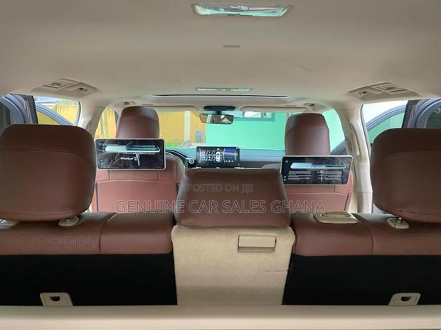 Toyota Land Cruiser 2022 Silver