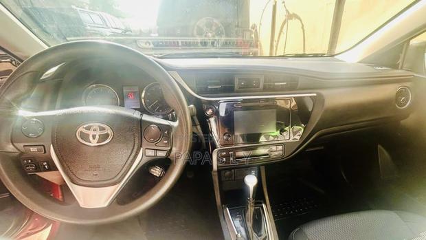 Toyota Corolla LE (1.8L 4cyl 2A) 2018 Red
