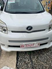 Toyota Voxy 2011 White for sale