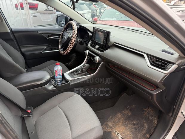 Toyota RAV4 XLE AWD 2020 Silver