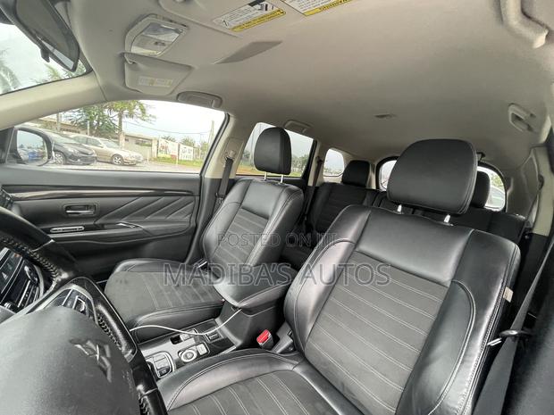 Mitsubishi Outlander 2.0 PHEV AWD 2018 Black
