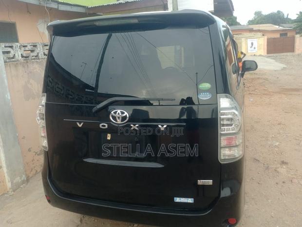 Toyota Voxy 2013 Gray