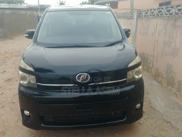 Toyota Voxy 2013 Gray