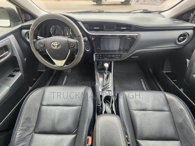 Toyota Corolla XSE 4dr Sedan (1.8L 4cyl CVT) 2017 White