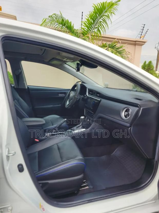 Toyota Corolla XSE 4dr Sedan (1.8L 4cyl CVT) 2017 White