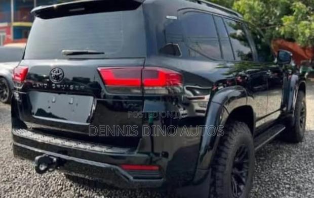 New Toyota Land Cruiser LC300 2025 Black