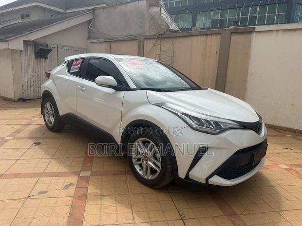 Toyota C-HR XLE 2022 White