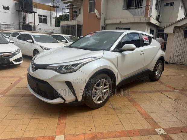 Toyota C-HR XLE 2022 White