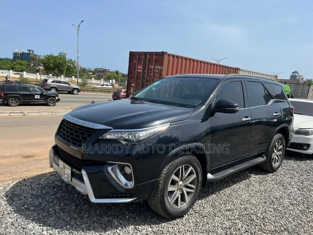 Toyota Fortuner 2019 Black