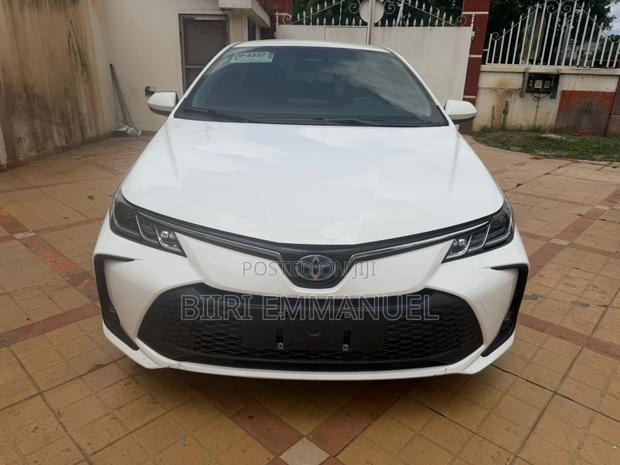 Toyota Corolla Hybrid XLE 2024 White