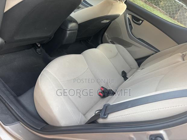 Hyundai Elantra SE Sedan FWD (1.8L 4cyl 6M) 2016 Gray