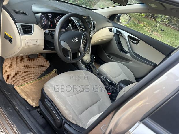 Hyundai Elantra SE Sedan FWD (1.8L 4cyl 6M) 2016 Gray