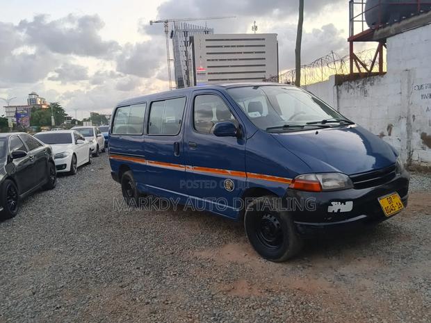 Toyota HiAce 2010 Blue
