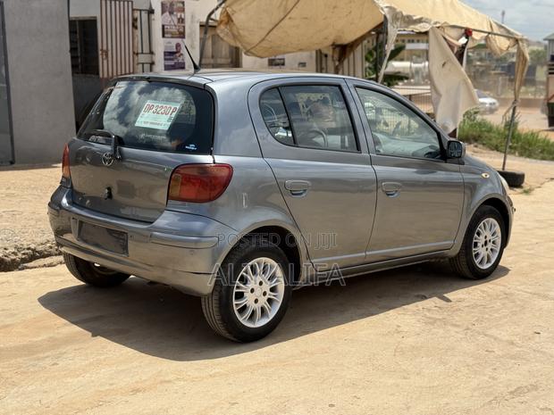 Toyota Yaris 2004 Gray