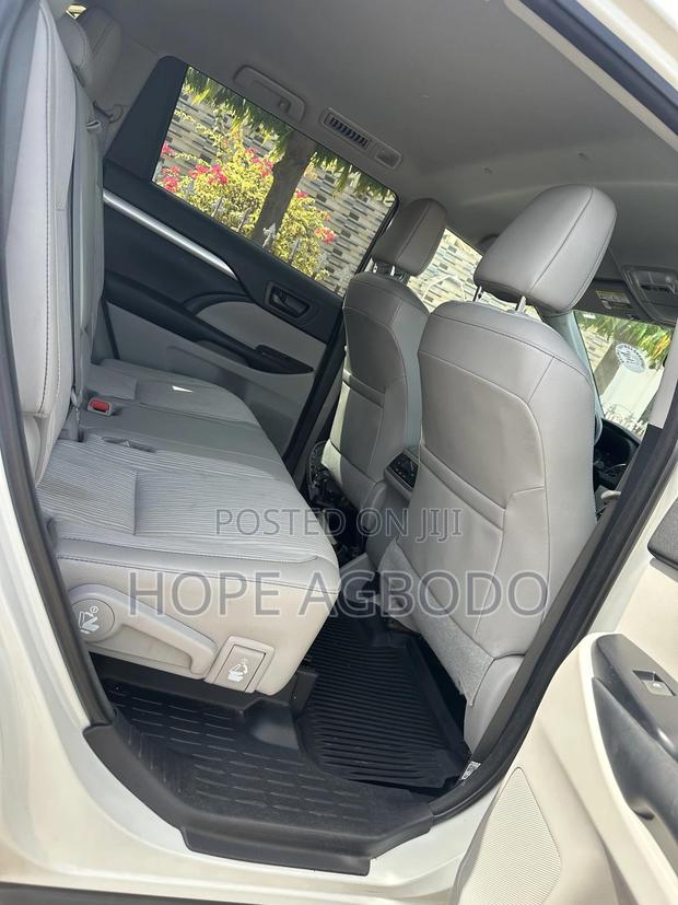 Toyota Highlander LE 4x2 (2.7L 4cyl 6A) 2018 White