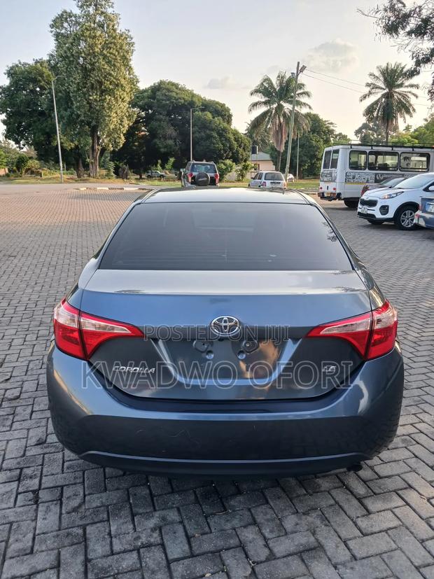 Toyota Corolla LE Eco (1.8L 4cyl 2A) 2019 Gray