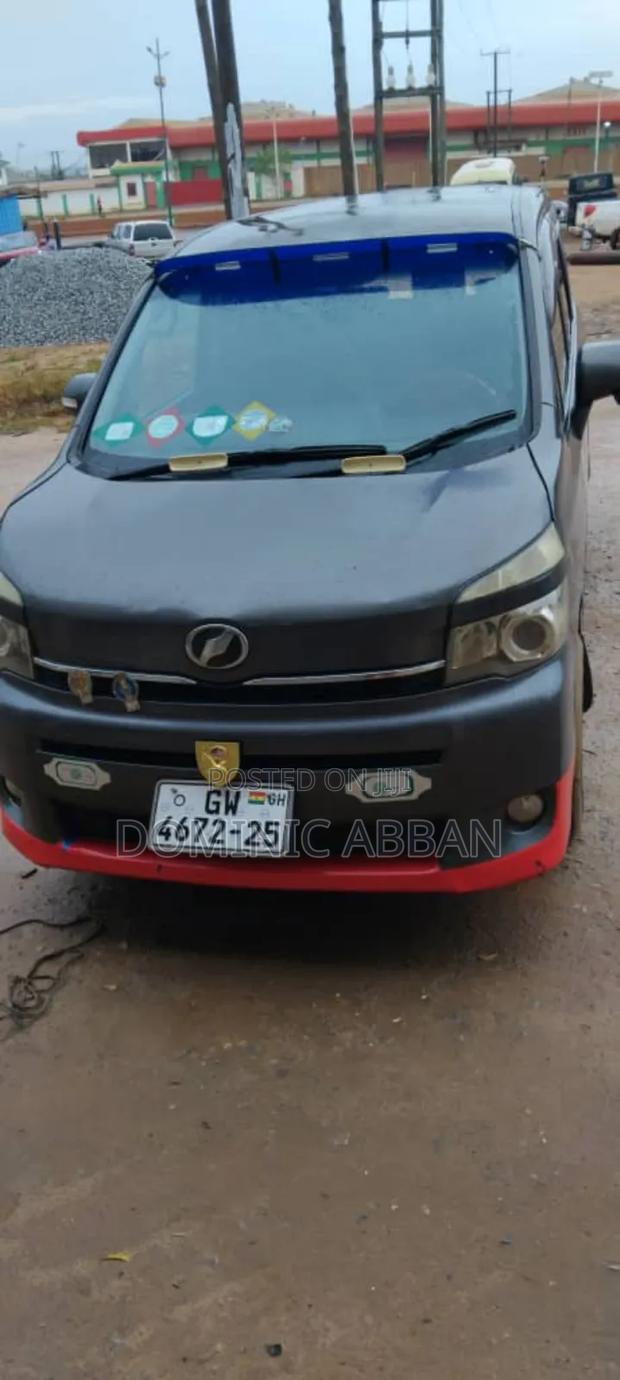 Toyota Voxy 2011