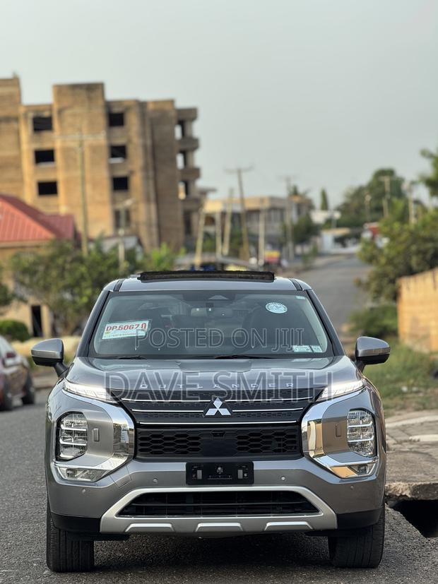 Mitsubishi Outlander SE 2023 Silver