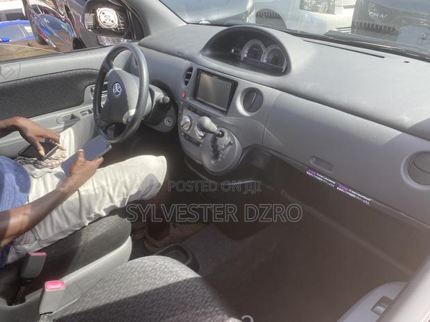 Toyota Sienta 2013 Brown