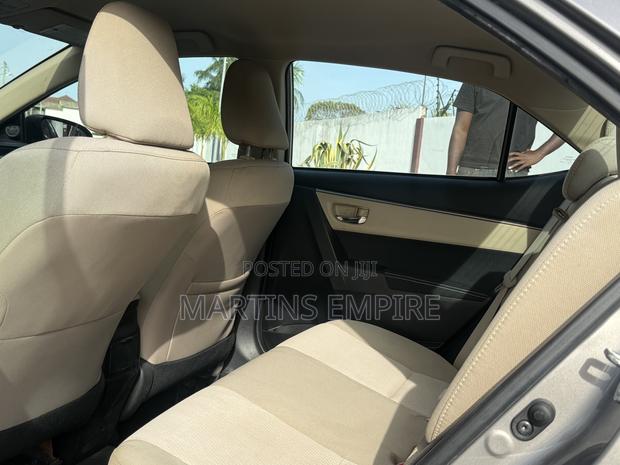 Toyota Corolla LE 4dr Sedan (1.8L 4cyl CVT) 2015 Gray