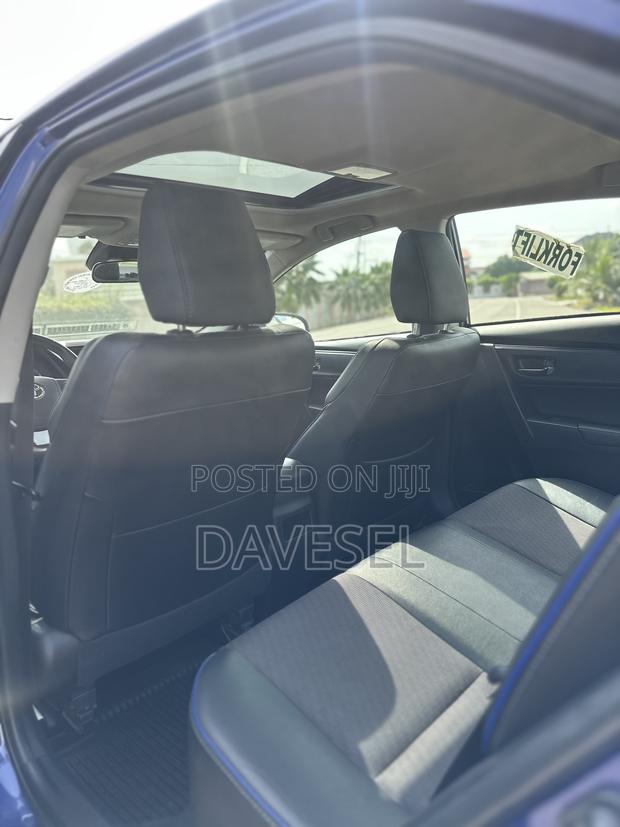 Toyota Corolla SE (1.8L 4cyl 2A) 2018 Blue