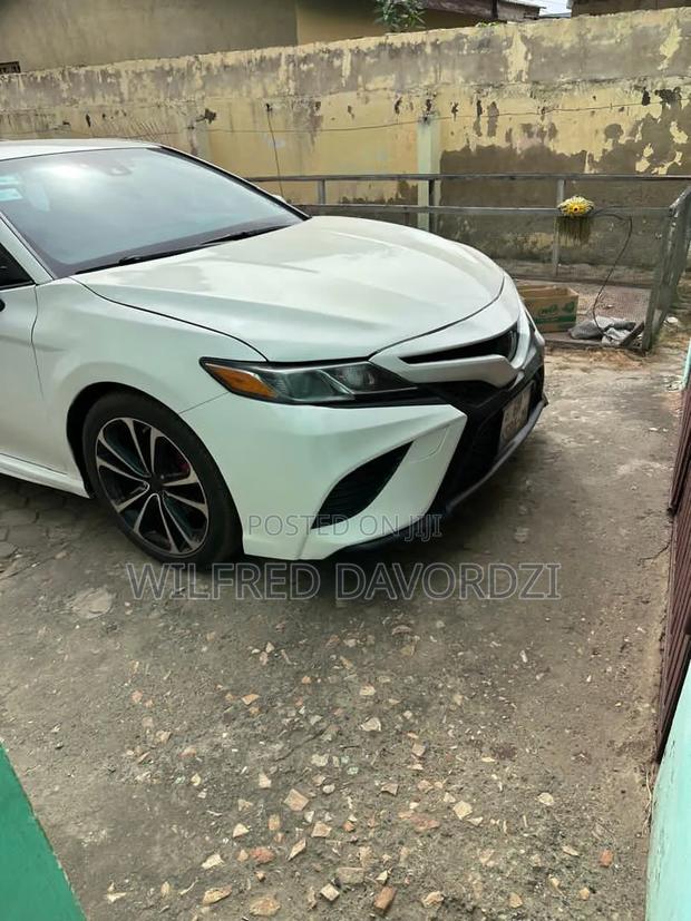 Toyota Camry SE FWD 2020 White