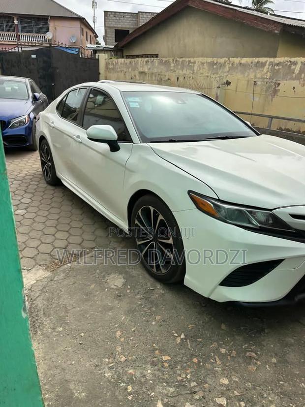 Toyota Camry SE FWD 2020 White