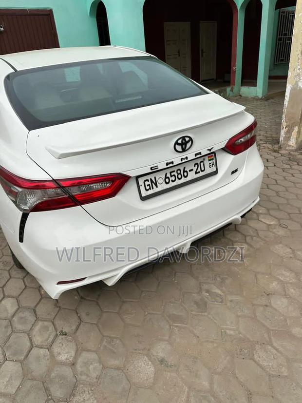 Toyota Camry SE FWD 2020 White