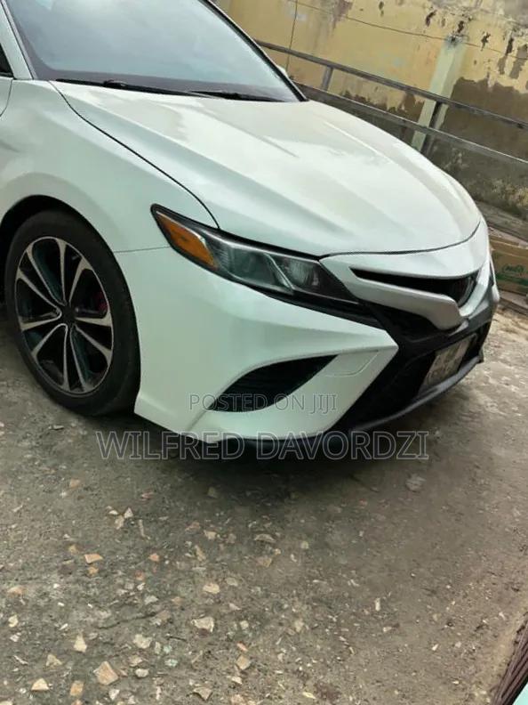 Toyota Camry SE FWD 2020 White