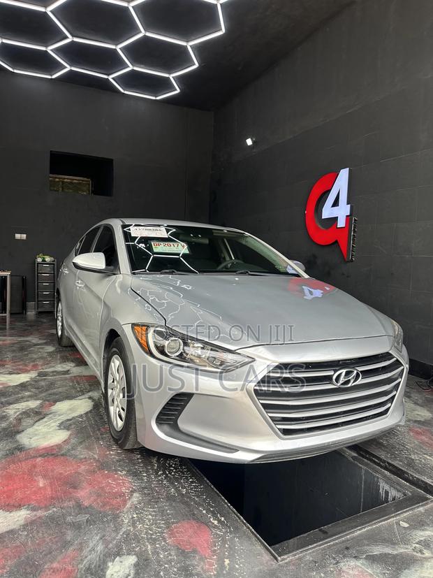 Hyundai Elantra SE 2018 Silver