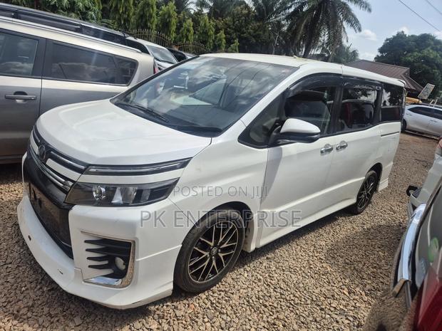 Toyota Voxy 2015 White