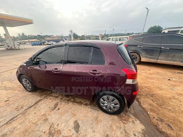 Toyota Vitz 1.3 AWD 3dr 2010 Burgundy