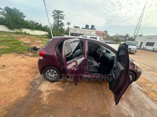 Toyota Vitz 1.3 AWD 3dr 2010 Burgundy