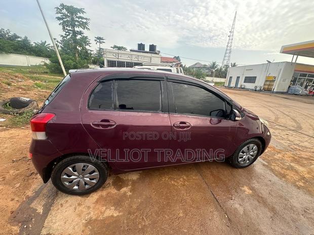 Toyota Vitz 1.3 AWD 3dr 2010 Burgundy