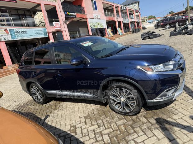Mitsubishi Outlander 2017 Blue