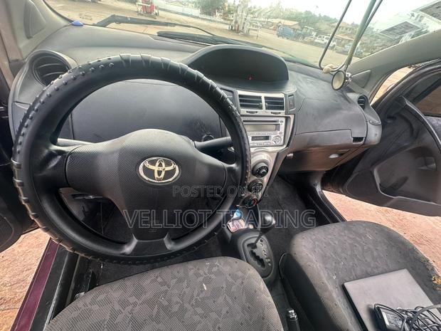 Toyota Vitz 1.3 AWD 3dr 2010 Burgundy