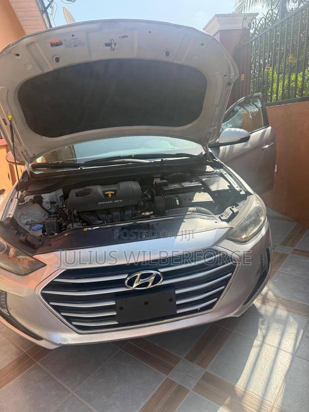 Hyundai Elantra 2018 Silver