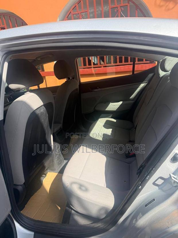 Hyundai Elantra 2018 Silver