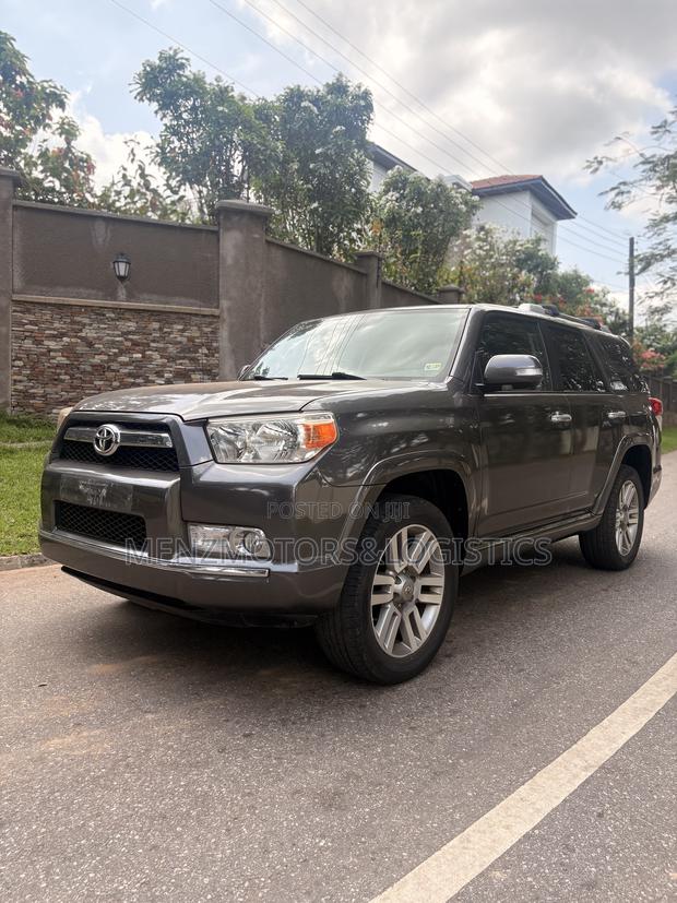 Toyota 4-Runner Limited 4WD 2011 Gray