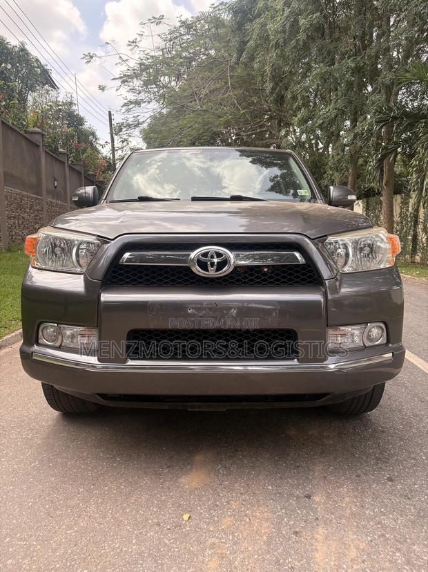 Toyota 4-Runner Limited 4WD 2011 Gray