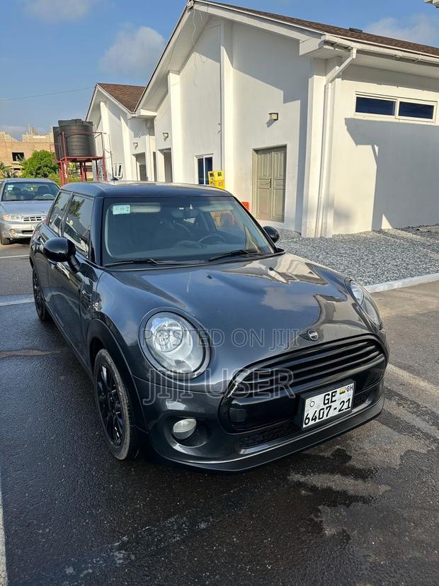 Mini Cooper 4dr Hatchback (1.5L 3cyl Turbo 6M) 2015 Gray