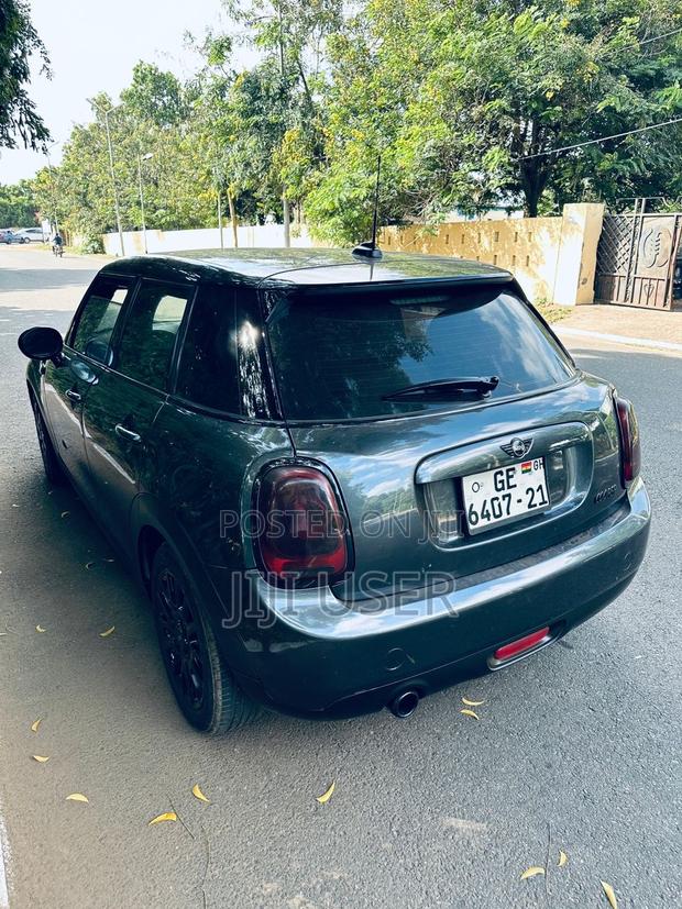 Mini Cooper 4dr Hatchback (1.5L 3cyl Turbo 6M) 2015 Gray