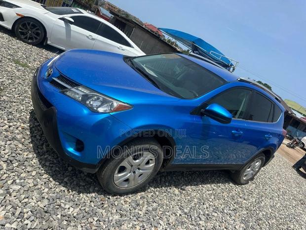 Toyota RAV4 LE 4dr SUV AWD (2.5L 4cyl 6A) 2015 Blue