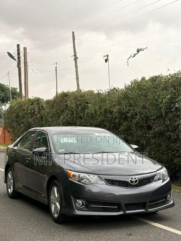 Toyota Camry L 4dr Sedan (2.5L 4cyl 6A) 2014 Gray