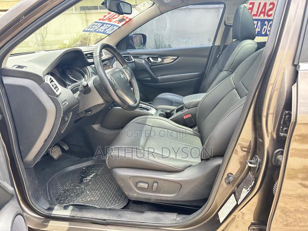 Nissan Qashqai 2015 Brown