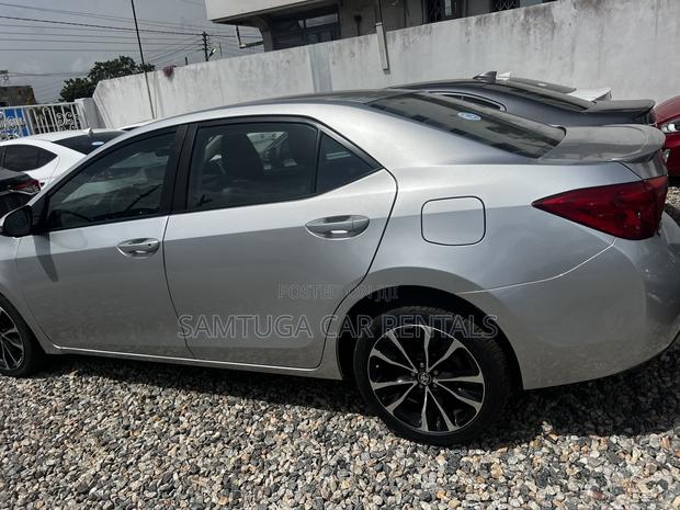 Toyota Corolla 2018 Silver