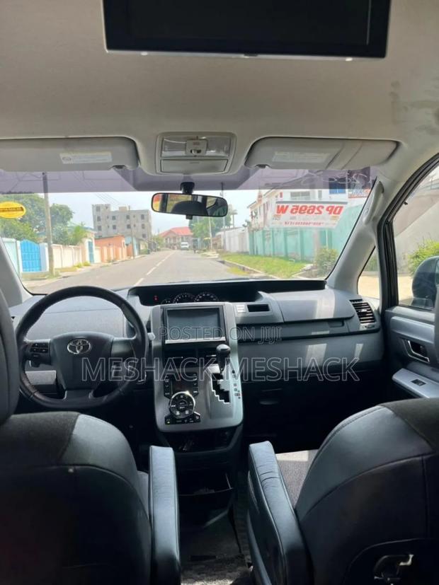 Toyota Voxy 2013 Black