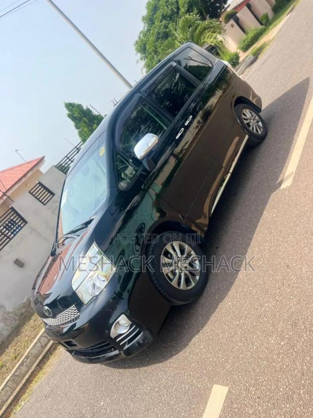 Toyota Voxy 2013 Black